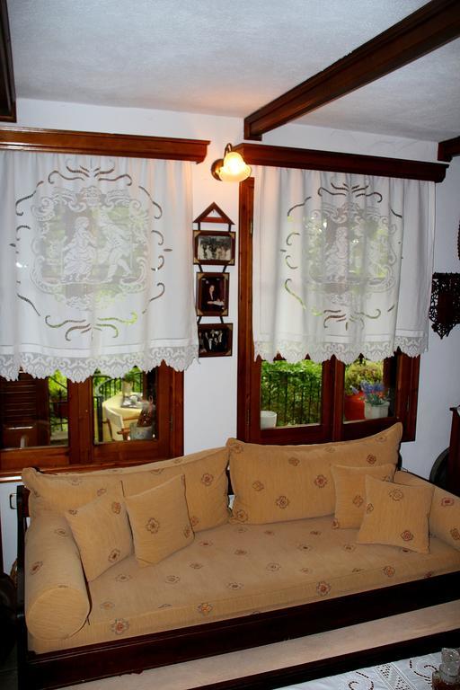 Katoikia Me Ta Pitharia Villa พริโนส ภายนอก รูปภาพ